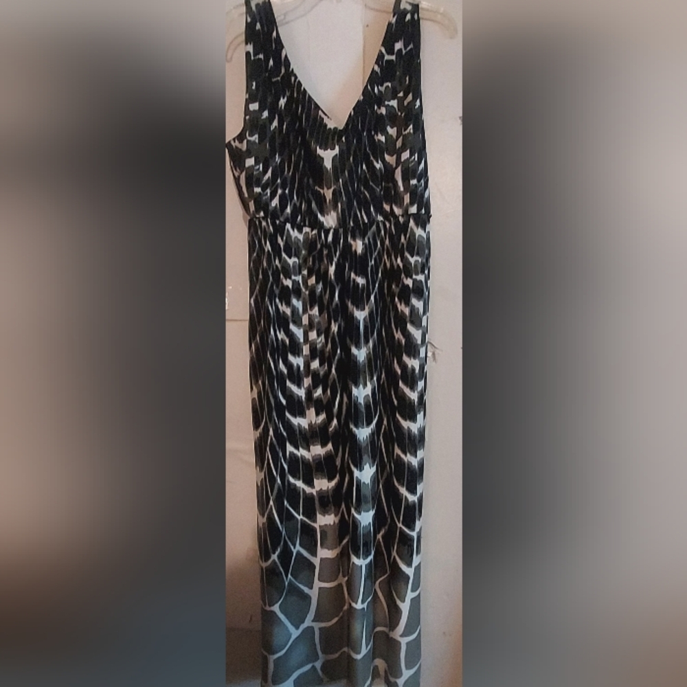 Kate & Mallory Designs Black and White and Gray Patterned Maxi Dress Size Large